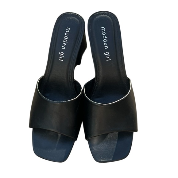 Madden Girl golden black block heel square toe mule sandals 90s - Picture 2 of 8